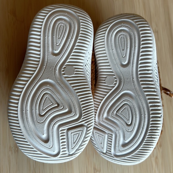 Baby Gap Teddy Sneakers - Picture 5 of 5